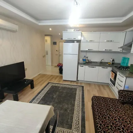 Apartmán Konyaalti Liman Denize 400 Mt Havuzlu