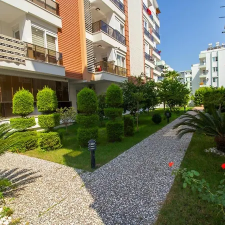 Konyaalti Liman Denize 400 Mt Havuzlu Apartmán *